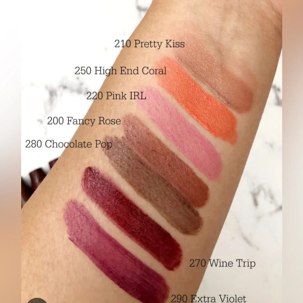 NWT Revlon Kiss Cushion Lip Tint High End Coral 250